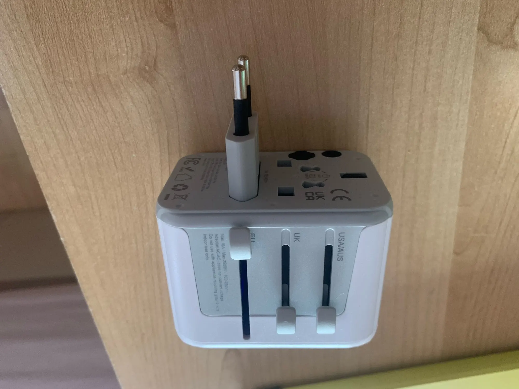 TESSAN Universal Travel Adapter Worldwide with USB & photo review