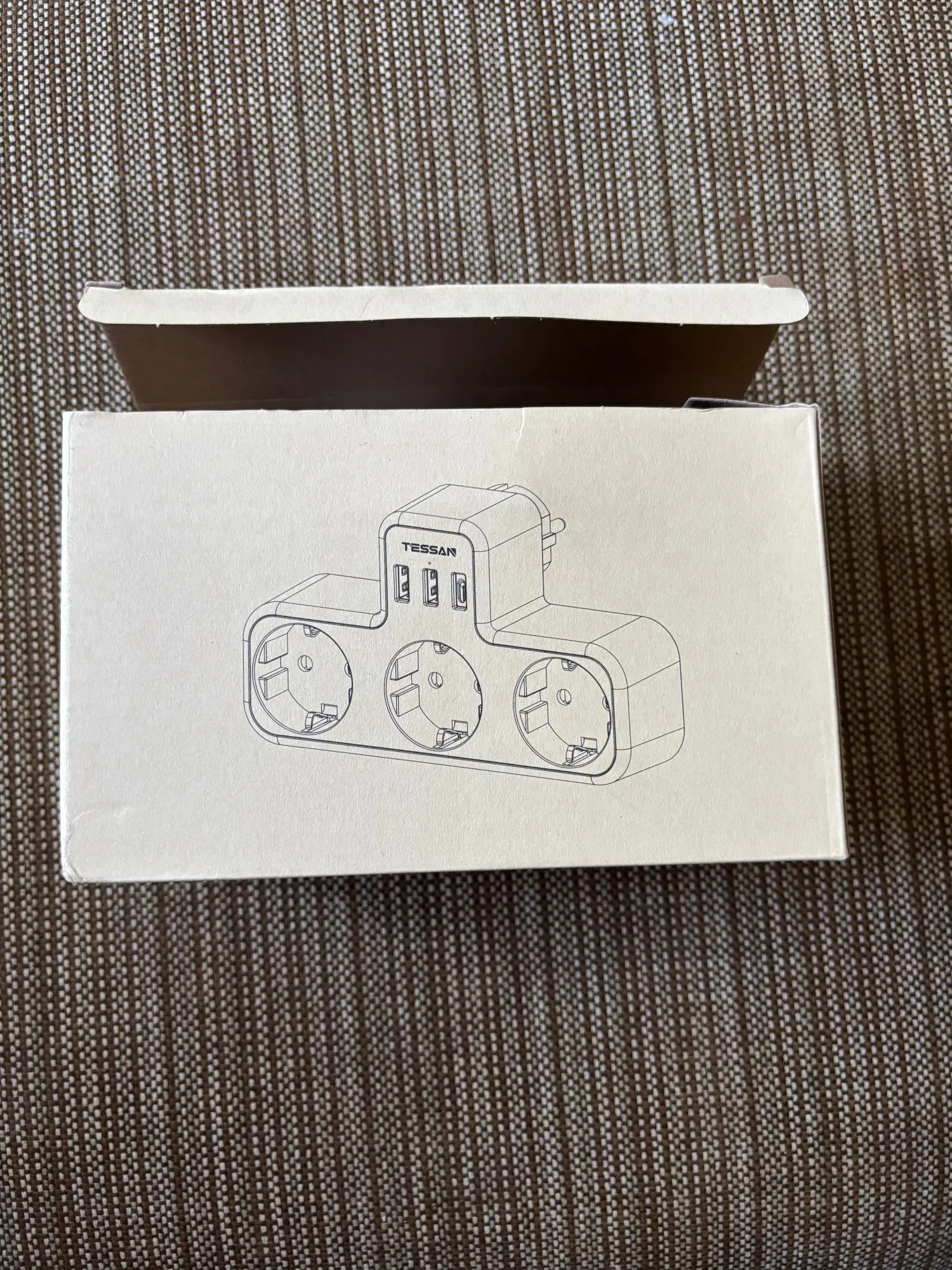 TESSAN EU Plug Power Strip with 3 AC photo review