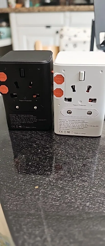 65W/45W/25W GaN Universal Travel Adapter with 2 USB photo review