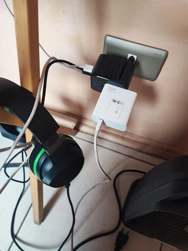 GaN 20W International Power Adapter,2 USB-C & 2 photo review