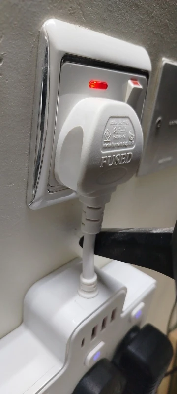UK AC Plug Power Strip Wall Mounted Independent photo review