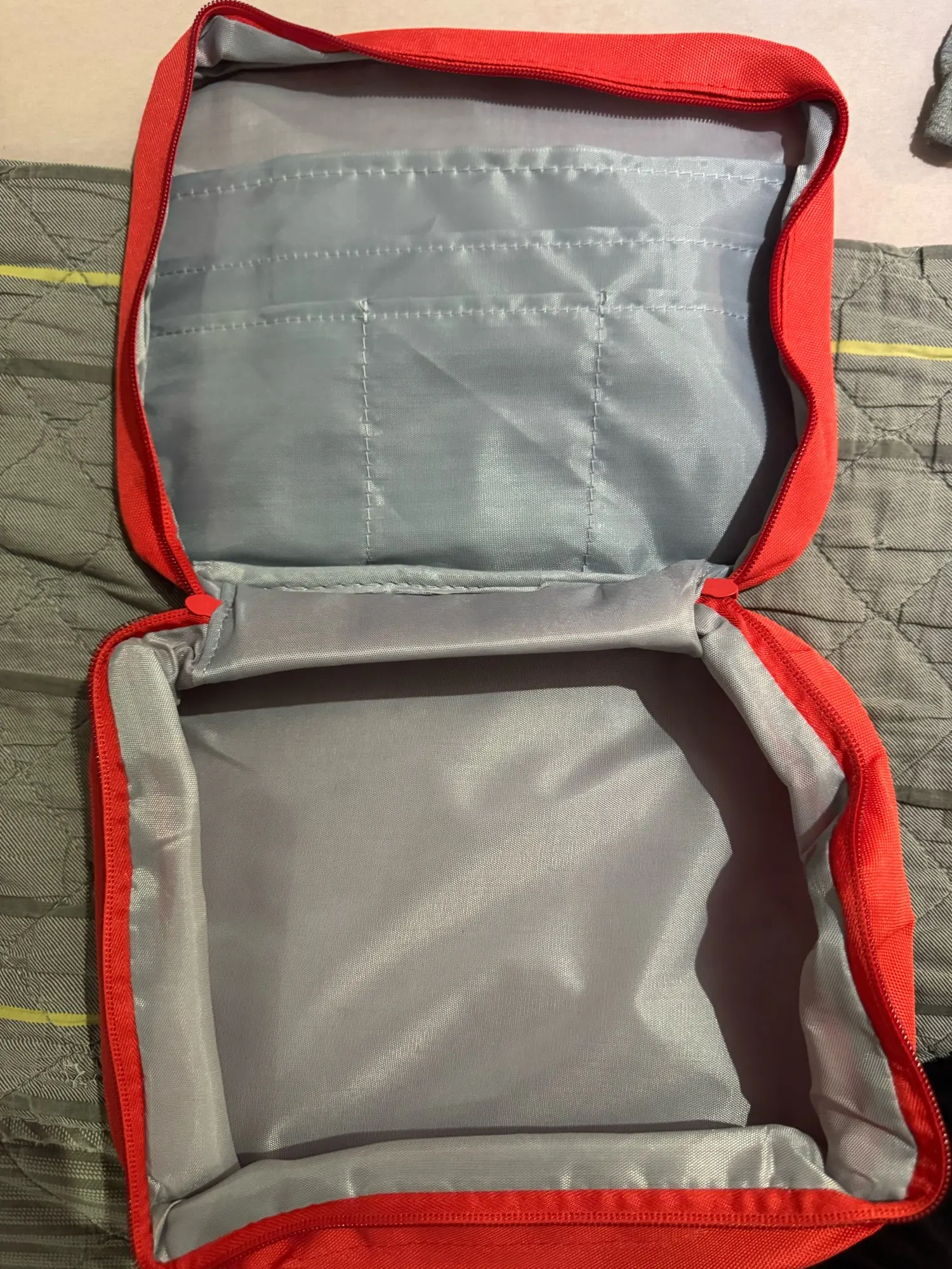 Large Capacity Medicine Bag Travel Portable Medical Bag photo review