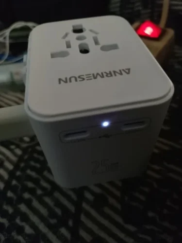 Universal Travel Adapter With1 USB-A+2 Type-C All-in-one Adapter photo review